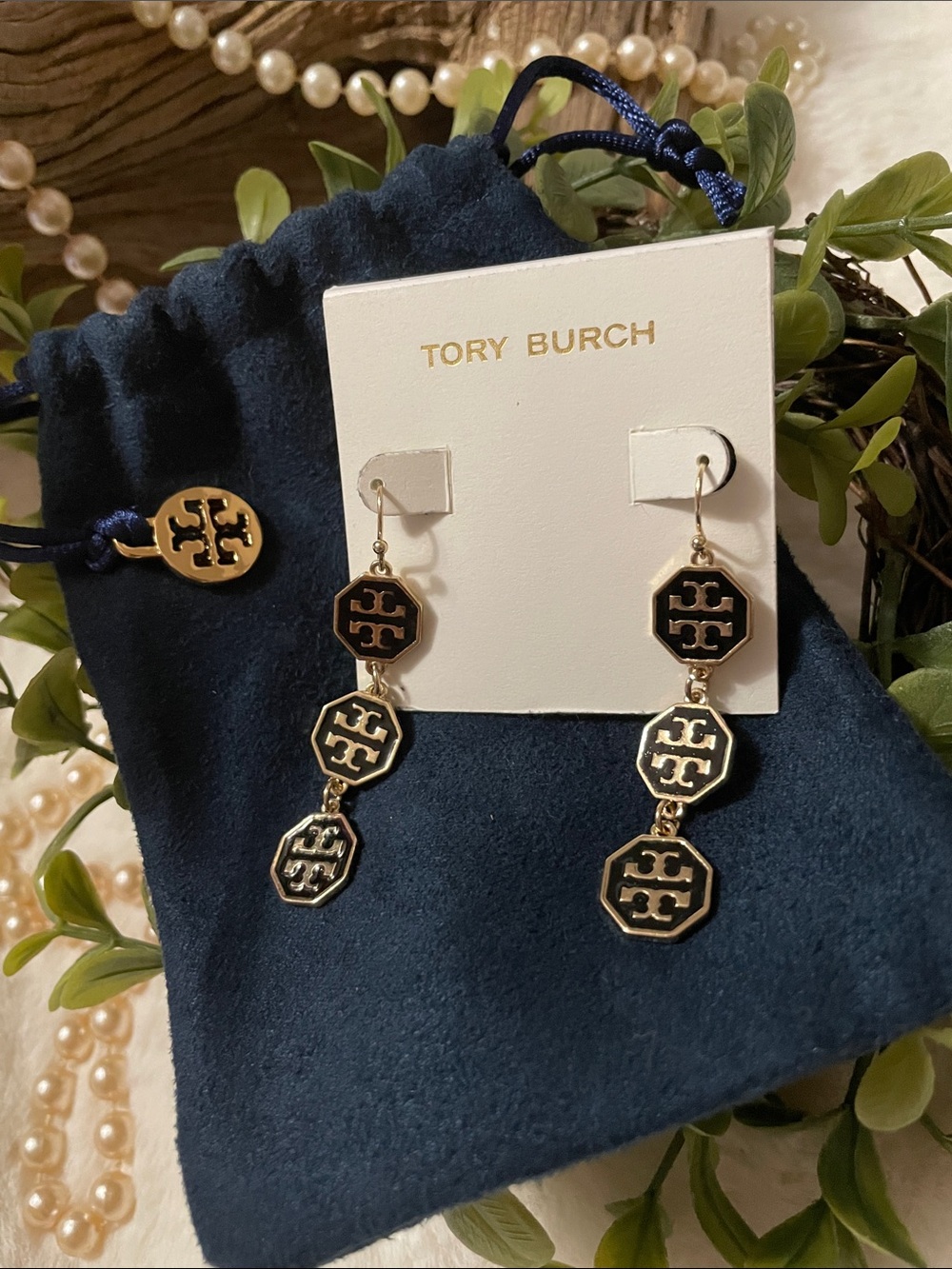 ⚜️Tory Burch Black and Gold Linked Logo Drop Earrings⚜️ - Picture 5 of 8